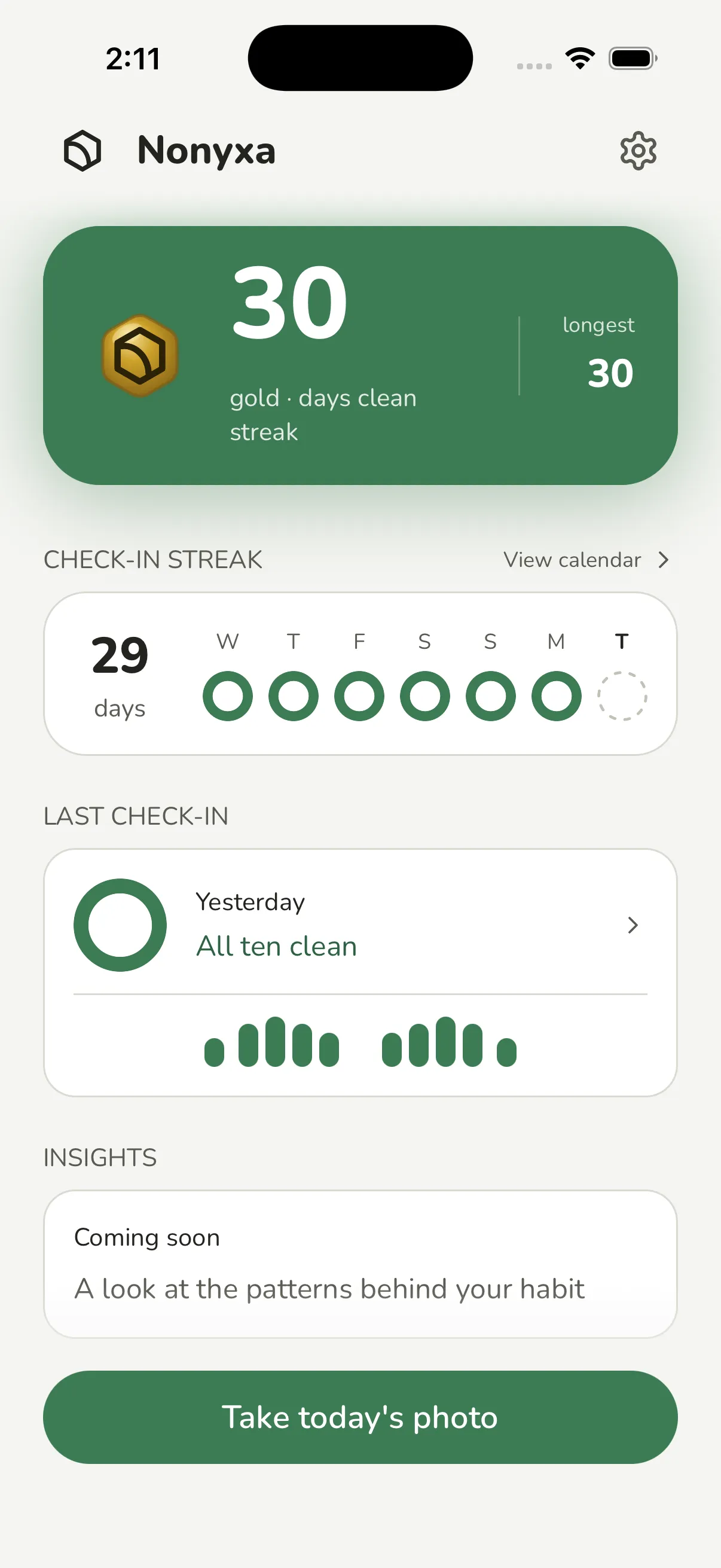 The nonyxa home screen showing a 30-day gold clean streak above a week of check-in rings.